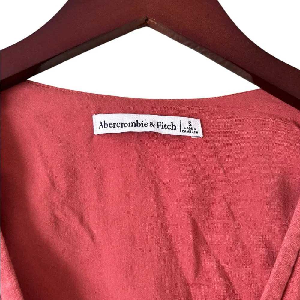 Abercrombie and Fitch A&F Flutter Sleeve Tie-Front Top- Rust Size Small - Picture 3 of 5